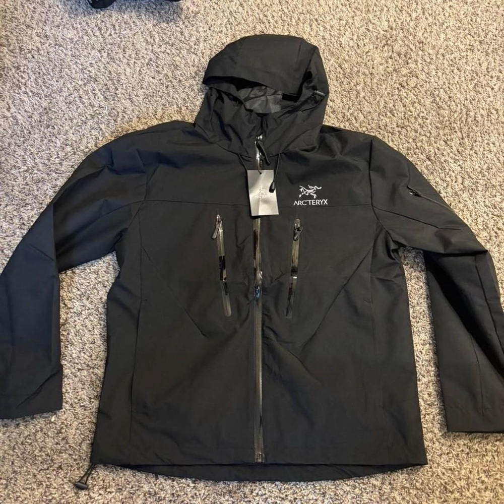 Arc'teryx Men's Dark Gray Performance Jacket